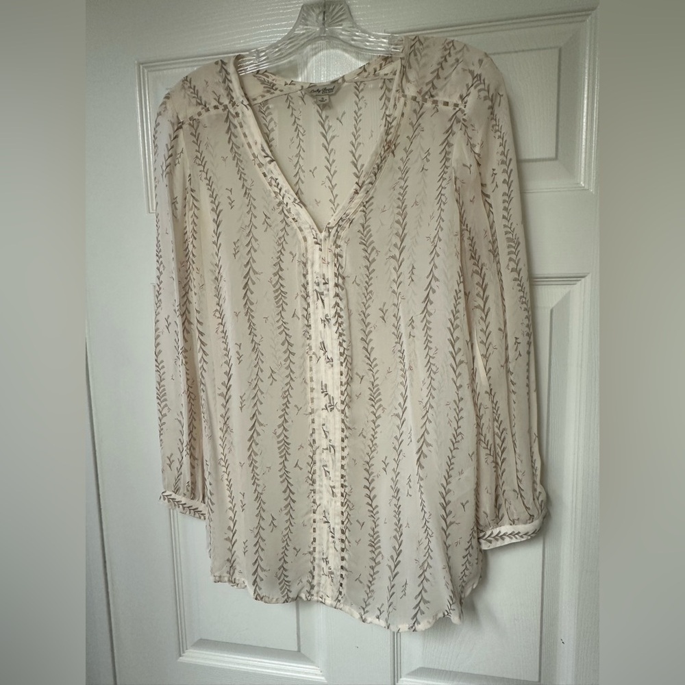 Elegant Cream Blouse with Leaf Pattern
